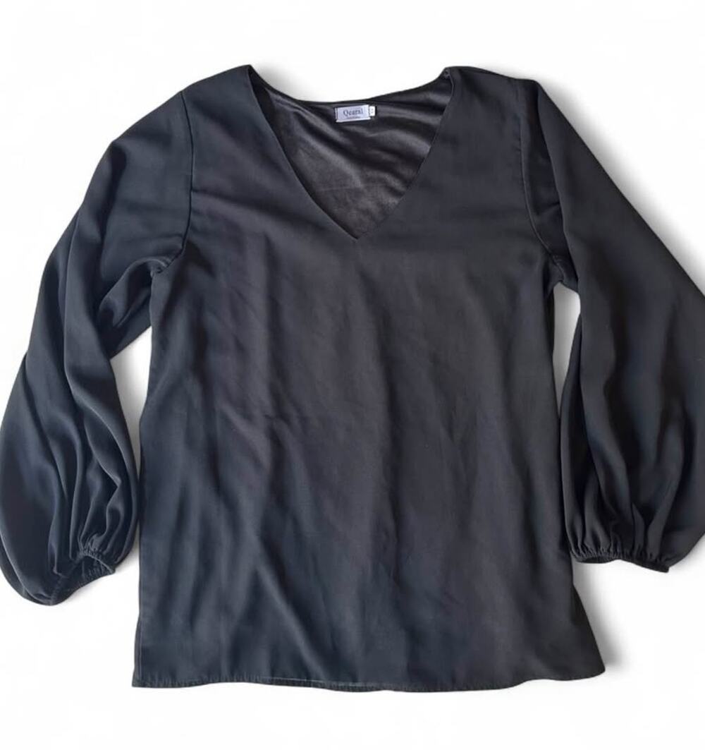 Women’s Qearal Black V-Neck Balloon Sleeve Blouse Medium